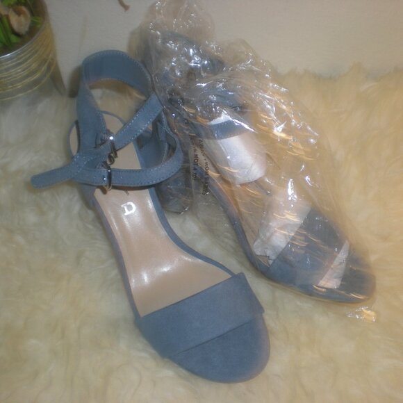 UNISA  Brand Kitten Heel  Sandal   NWOB    Blue  Size 8M - Picture 2 of 3